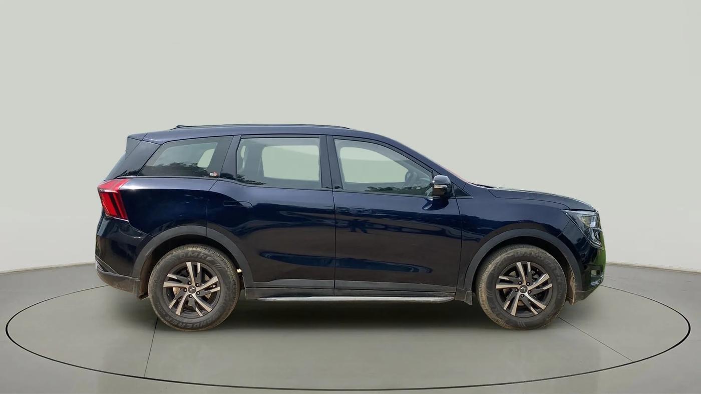 2022 Mahindra XUV700 AX 5 P AT 5 STR, Petrol, Automatic, 32,601 km, Right Side View