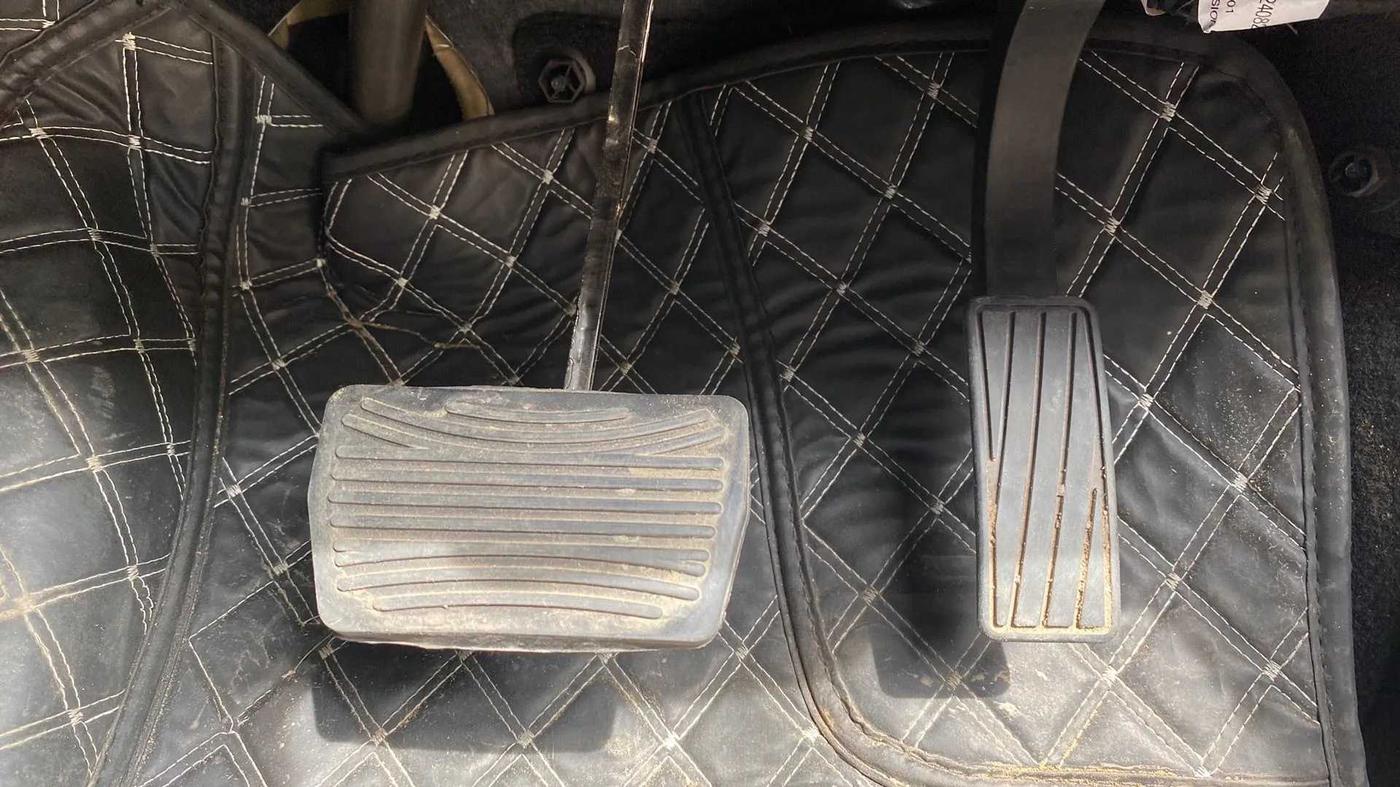 2022 Mahindra XUV700 AX 5 P AT 5 STR, Petrol, Automatic, 32,601 km, Pedals