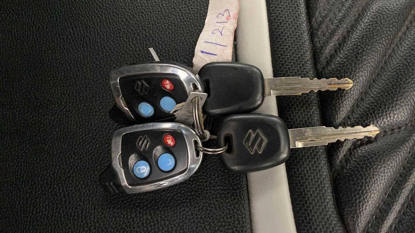 2020 Maruti Swift LXI, Petrol, Manual, 40,584 km, Key Close Up