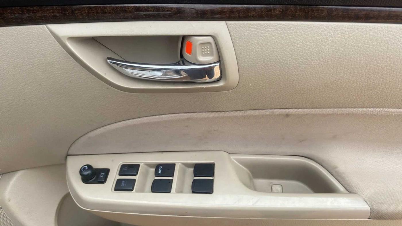 2016 Maruti Swift Dzire VXI, Petrol, Manual, 54,494 km, Driver Side Door Panels Control