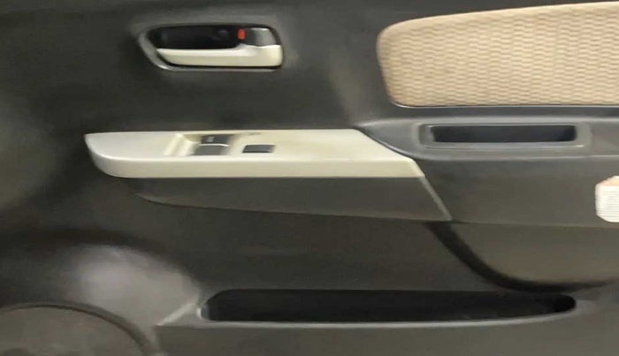 2017 Maruti Wagon R 1.0 LXI CNG, CNG, Manual, 69,150 km, Driver Side Door Panels Control