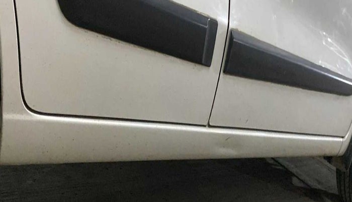 2017 Maruti Wagon R 1.0 LXI CNG, CNG, Manual, 69,150 km, Right running board - Slightly dented