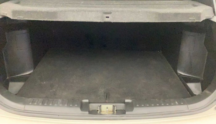 2020 Maruti Vitara Brezza LXI, Petrol, Manual, 48,722 km, Boot Inside