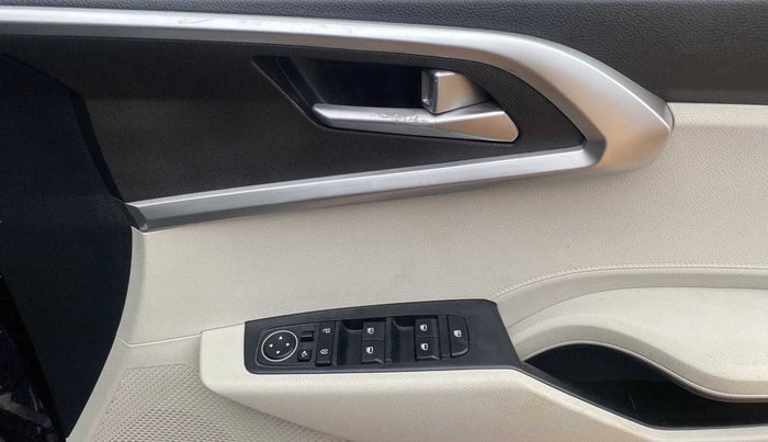 2022 KIA CARENS PRESTIGE PLUS 1.4 PETROL 7 STR, Petrol, Manual, 43,333 km, Driver Side Door Panels Control