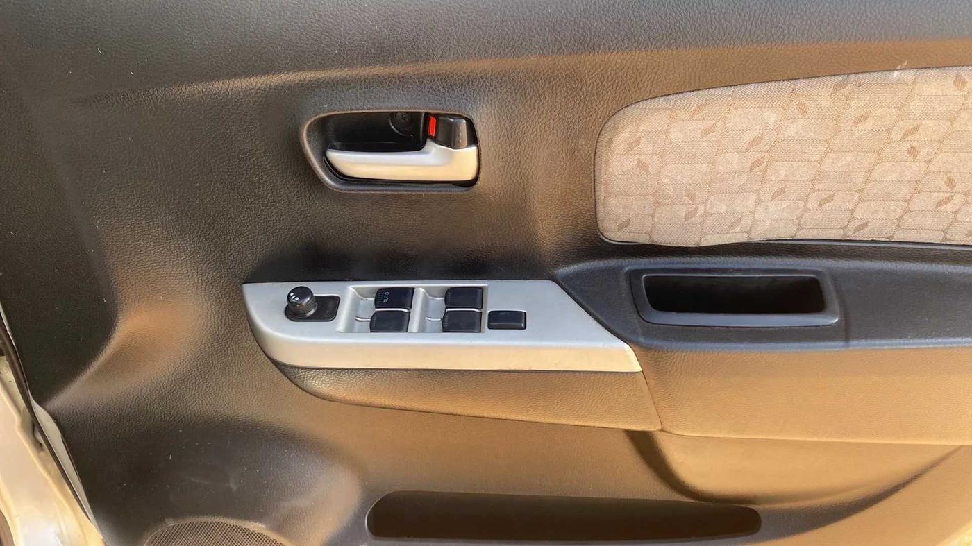 2015 Maruti Wagon R 1.0 VXI, Petrol, Manual, 59,998 km, Driver Side Door Panels Control