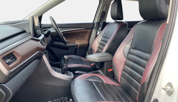 2022 Maruti BREZZA ZXI + SMART HYBRID, Petrol, Manual, 47,753 km, Right Side Front Door Cabin