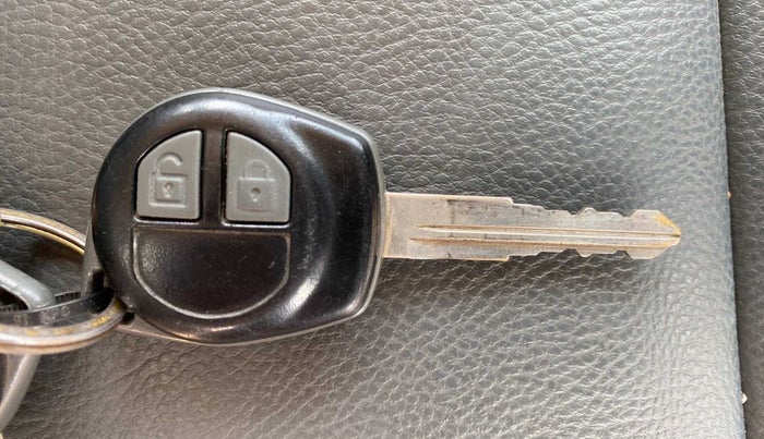 2014 Maruti Swift Dzire VXI, Petrol, Manual, 73,069 km, Key Close Up