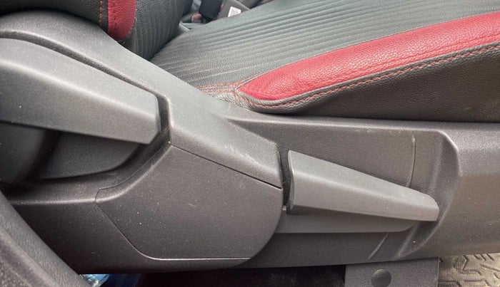 2022 Nissan MAGNITE XV PREMIUM TURBO CVT DUAL TONE, Petrol, Automatic, 13,168 km, Driver Side Adjustment Panel