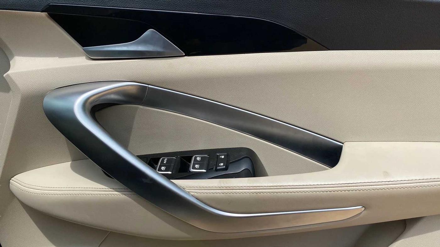 2021 MG HECTOR SHARP 1.5 PETROL CVT, Petrol, Automatic, 18,179 km, Driver Side Door Panels Control