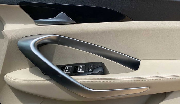 2021 MG HECTOR SHARP 1.5 PETROL CVT, Petrol, Automatic, 18,179 km, Driver Side Door Panels Control