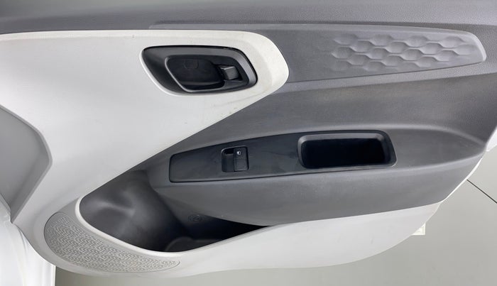 2021 Hyundai GRAND I10 NIOS ERA PETROL, Petrol, Manual, 42,369 km, Driver Side Door Panels Control