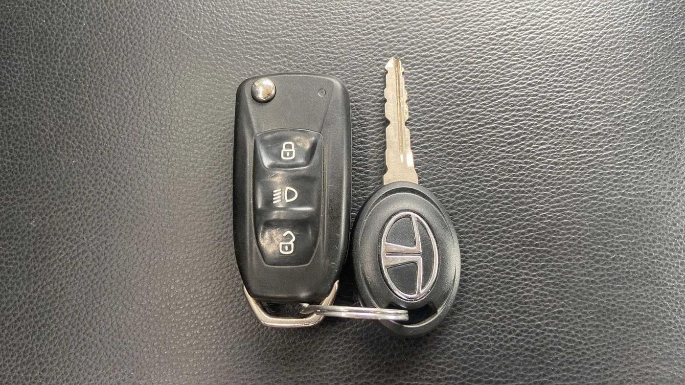 2017 Tata TIGOR XZ (O) PETROL, Petrol, Manual, 37,760 km, Key Close Up