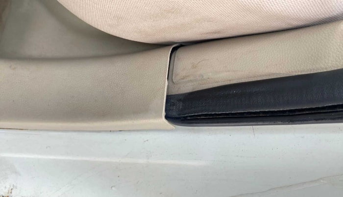 2017 Maruti Dzire VDI, Diesel, Manual, 57,197 km, Left C pillar - Trim cover damaged