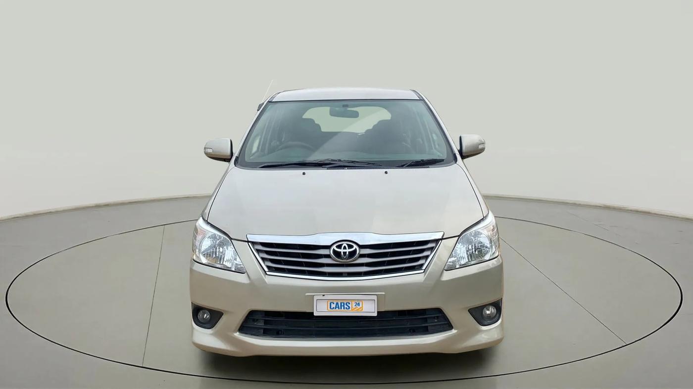 2013 Toyota Innova 2.5 VX 8 STR, Diesel, Manual, 97,207 km, Front