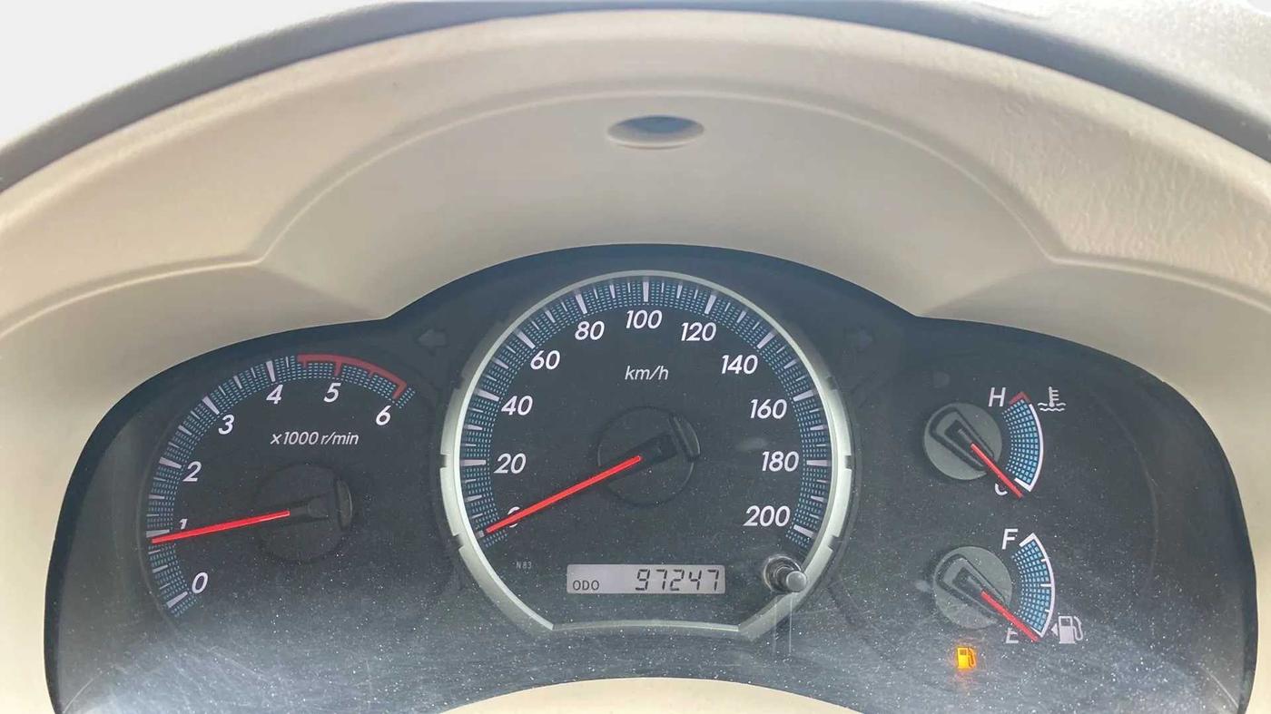 2013 Toyota Innova 2.5 VX 8 STR, Diesel, Manual, 97,207 km, Odometer Image