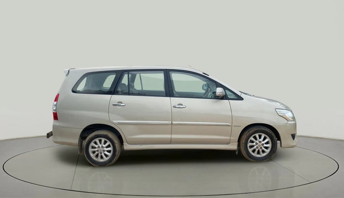 2013 Toyota Innova 2.5 VX 8 STR, Diesel, Manual, 97,207 km, Right Side View