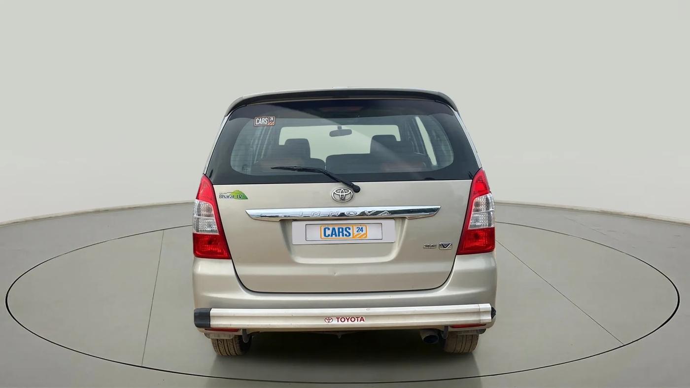 2013 Toyota Innova 2.5 VX 8 STR, Diesel, Manual, 97,207 km, Back/Rear