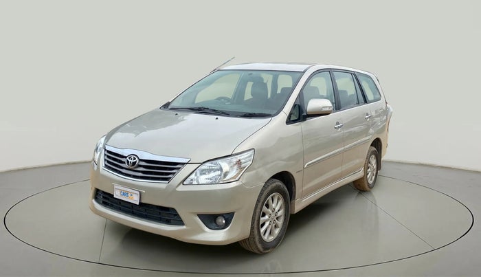 2013 Toyota Innova 2.5 VX 8 STR, Diesel, Manual, 97,207 km, Left Front Diagonal
