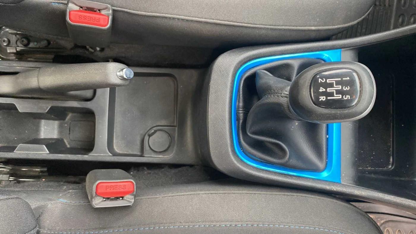 2022 Tata PUNCH CREATIVE  MT, Petrol, Manual, 43,093 km, Gear Lever