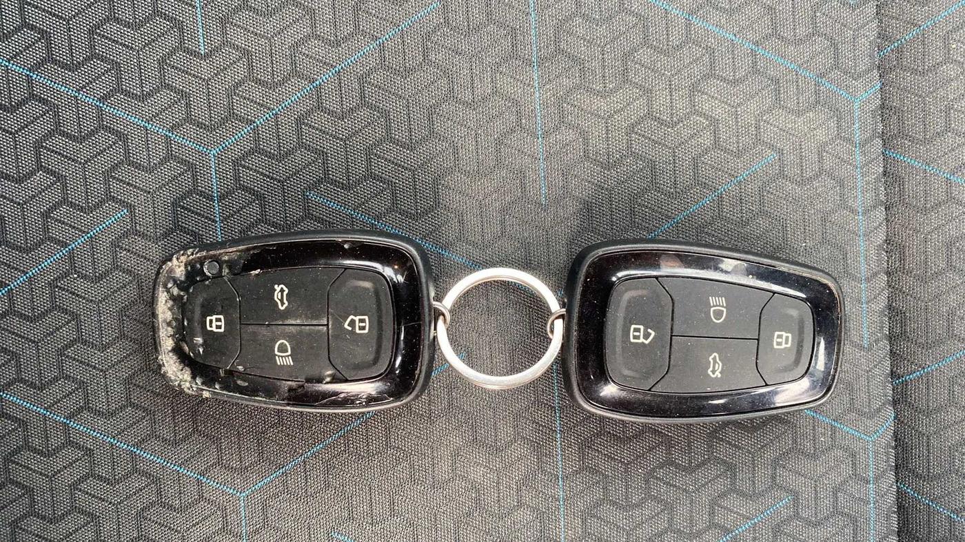 2022 Tata PUNCH CREATIVE  MT, Petrol, Manual, 43,093 km, Key Close Up