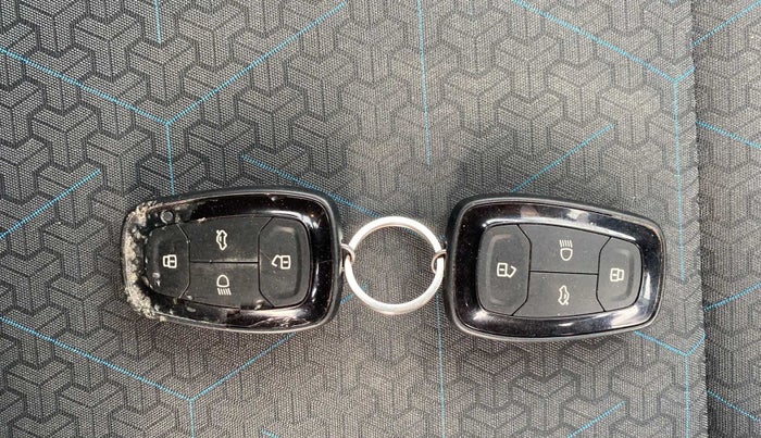 2022 Tata PUNCH CREATIVE  MT, Petrol, Manual, 43,093 km, Key Close Up