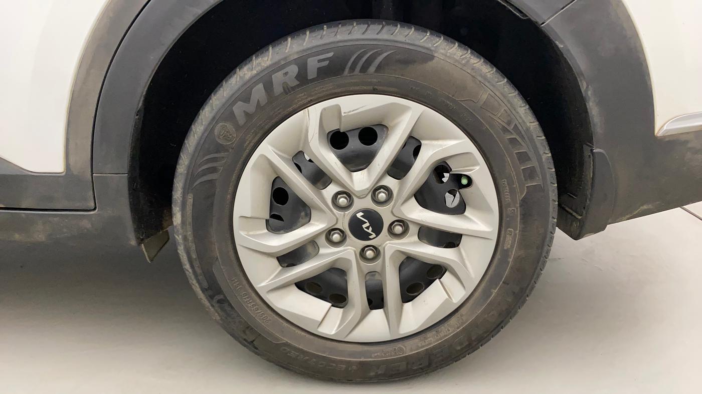 2022 KIA CARENS PREMIUM 1.4 PETROL 7 STR, Petrol, Manual, 38,913 km, Left Rear Wheel