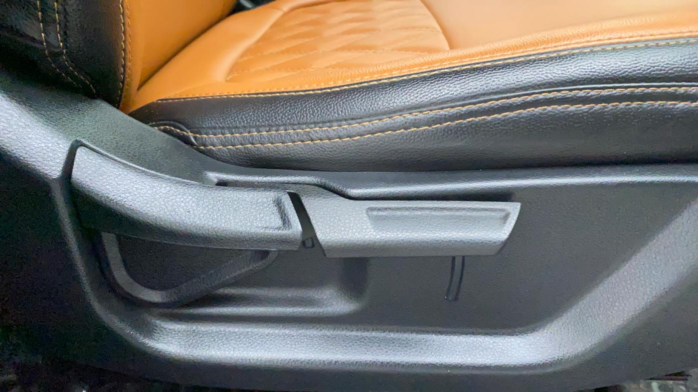 2022 KIA CARENS PREMIUM 1.4 PETROL 7 STR, Petrol, Manual, 38,913 km, Driver Side Adjustment Panel