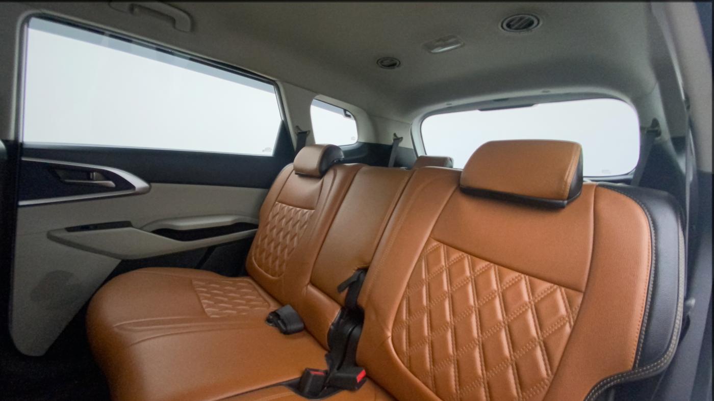 2022 KIA CARENS PREMIUM 1.4 PETROL 7 STR, Petrol, Manual, 38,913 km, Right Side Rear Door Cabin