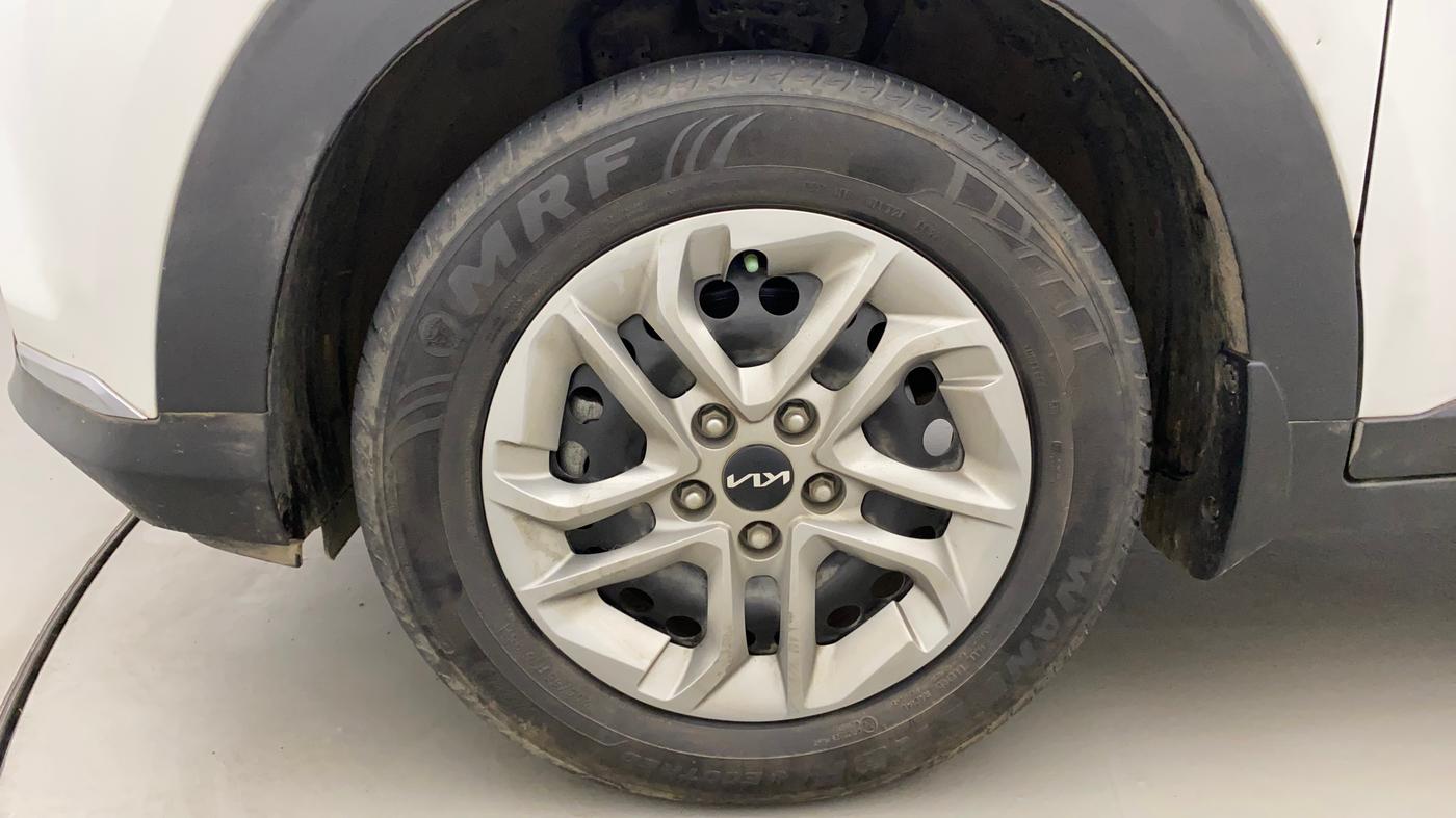 2022 KIA CARENS PREMIUM 1.4 PETROL 7 STR, Petrol, Manual, 38,913 km, Left Front Wheel