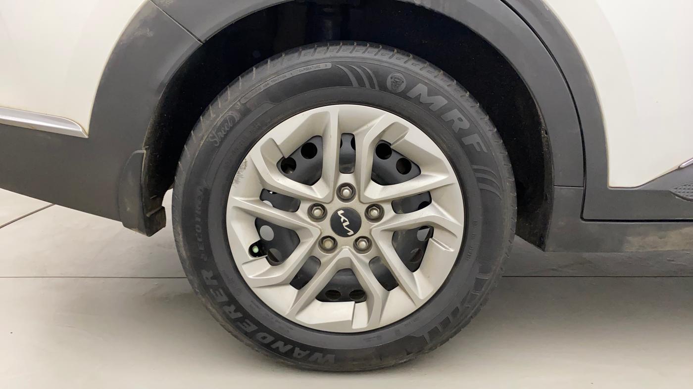 2022 KIA CARENS PREMIUM 1.4 PETROL 7 STR, Petrol, Manual, 38,913 km, Right Rear Wheel