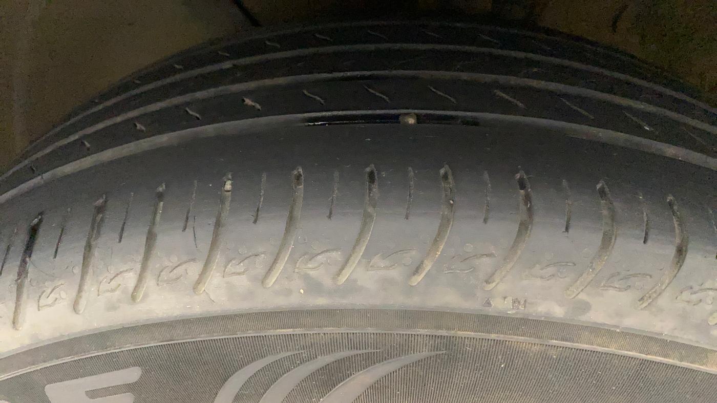 2022 KIA CARENS PREMIUM 1.4 PETROL 7 STR, Petrol, Manual, 38,913 km, Left Front Tyre Tread