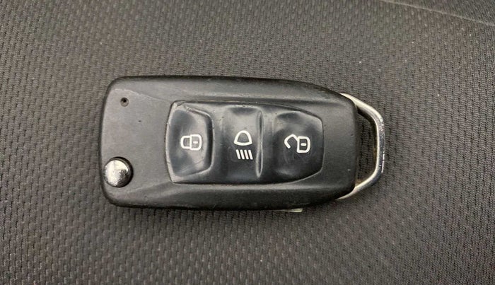 2019 Tata NEXON XM PETROL, Petrol, Manual, 50,798 km, Key Close Up