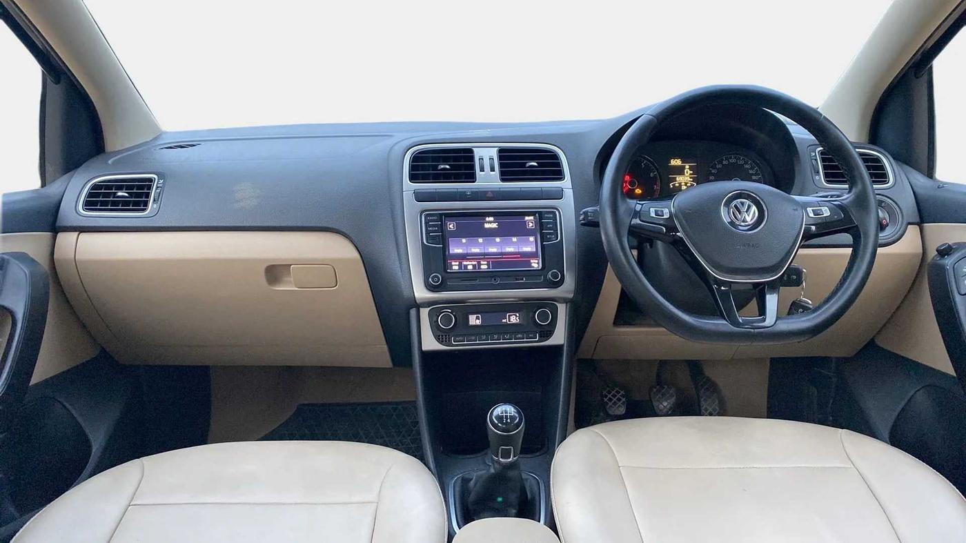 2017 Volkswagen Ameo HIGHLINE1.2L, Petrol, Manual, 69,020 km, Dashboard