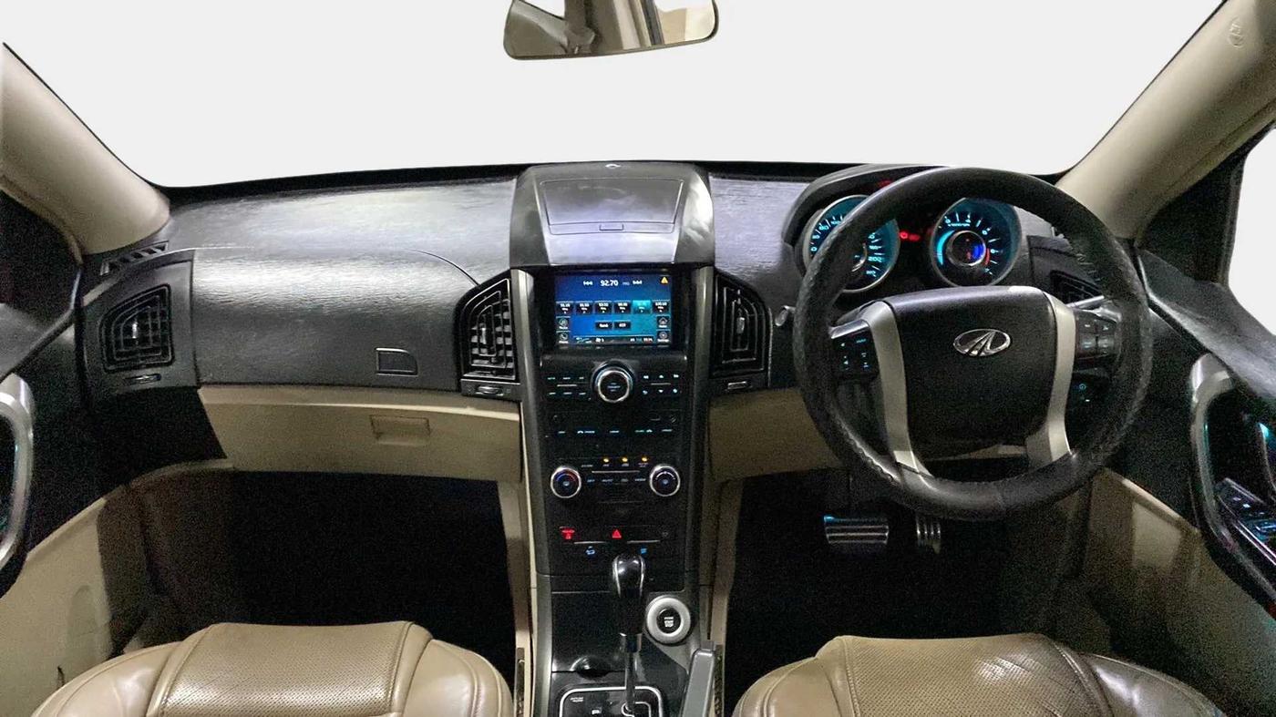 2017 Mahindra XUV500 W10 AT, Diesel, Automatic, 82,356 km, Dashboard