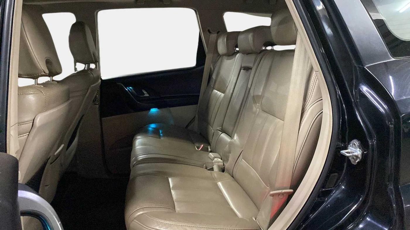 2017 Mahindra XUV500 W10 AT, Diesel, Automatic, 82,356 km, Right Side Rear Door Cabin