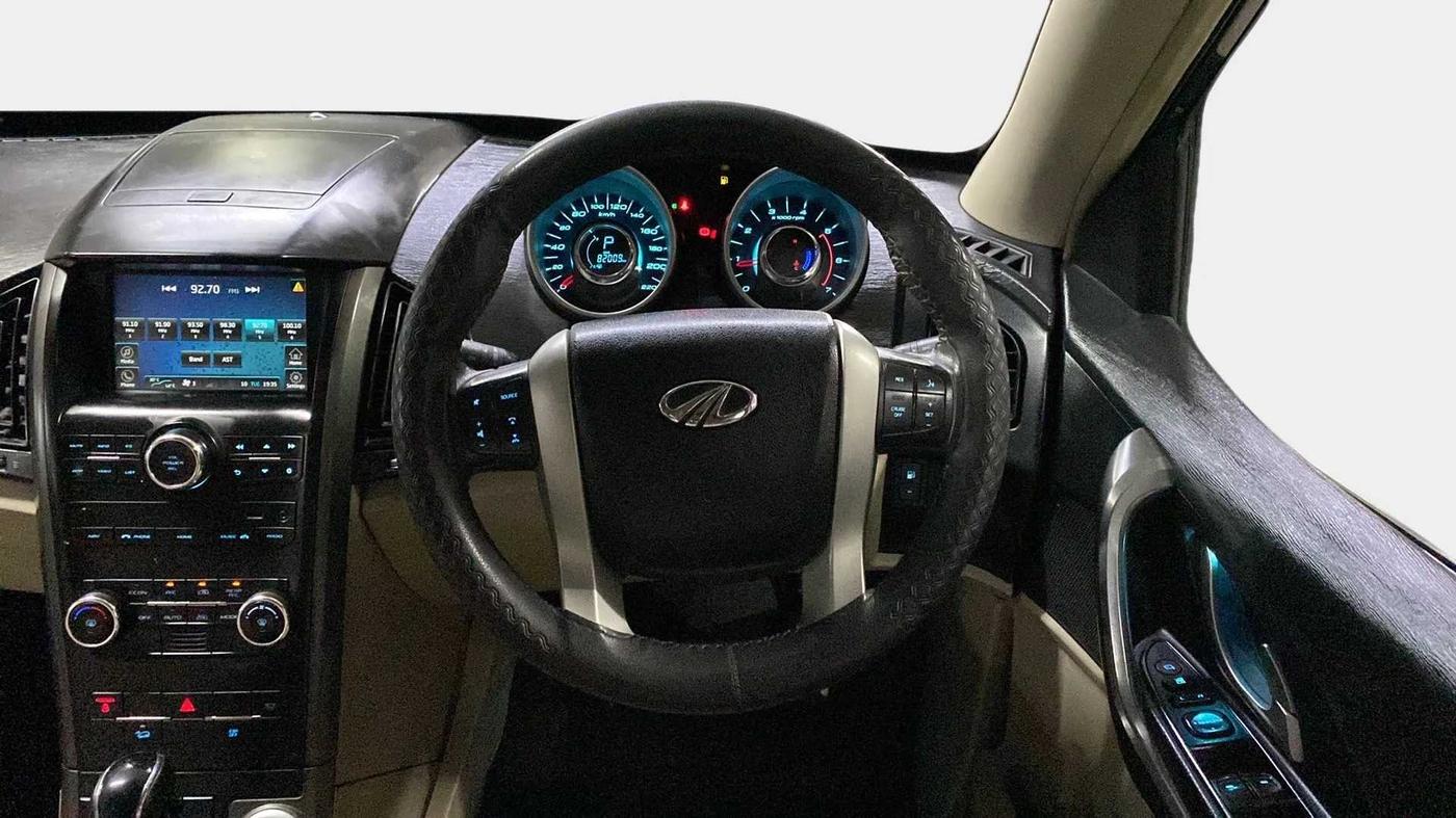 2017 Mahindra XUV500 W10 AT, Diesel, Automatic, 82,356 km, Steering Wheel Close Up