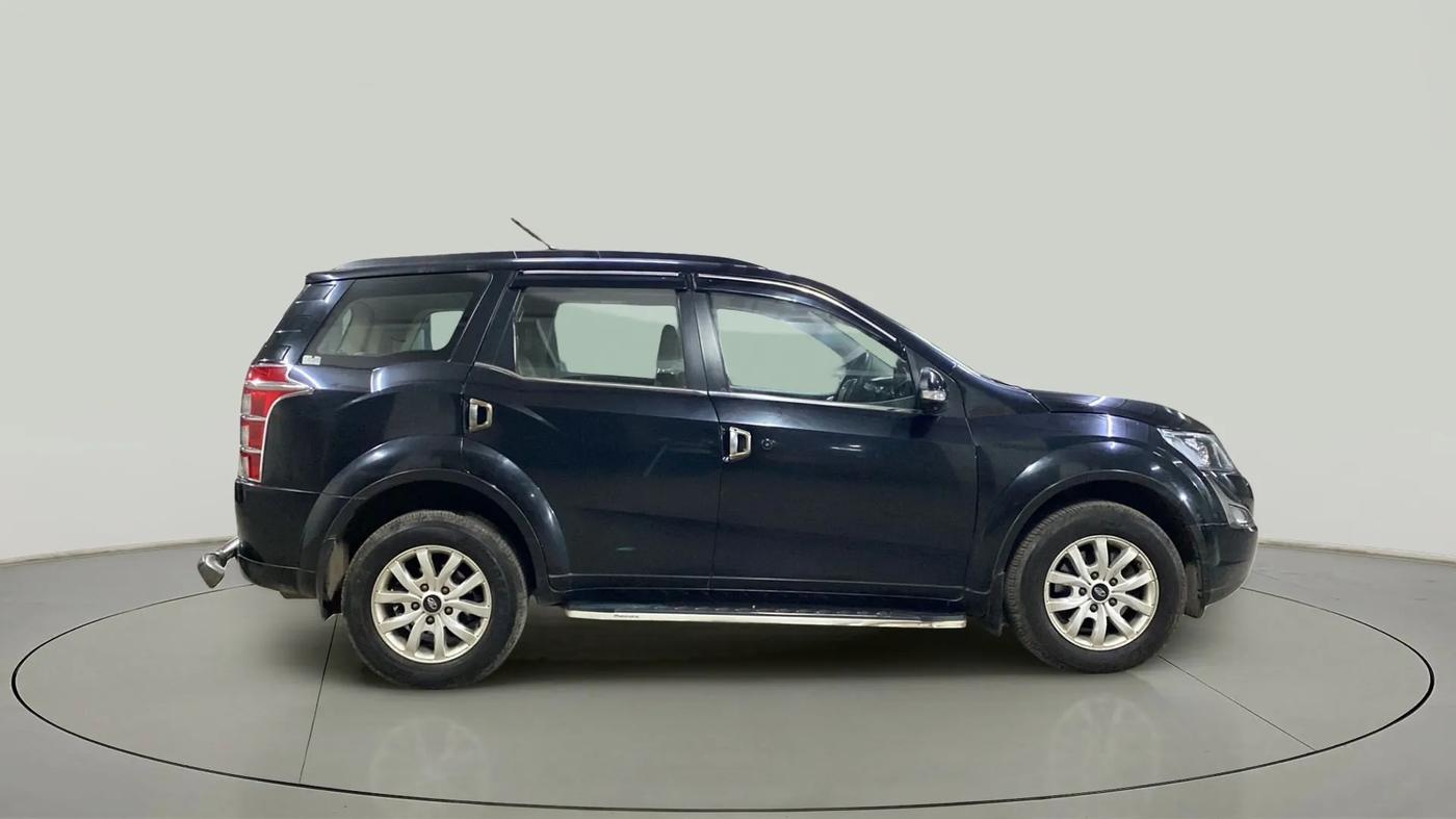 2017 Mahindra XUV500 W10 AT, Diesel, Automatic, 82,356 km, Right Side View