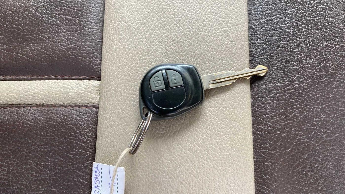 2016 Maruti Wagon R 1.0 VXI, Petrol, Manual, 15,267 km, Key Close Up