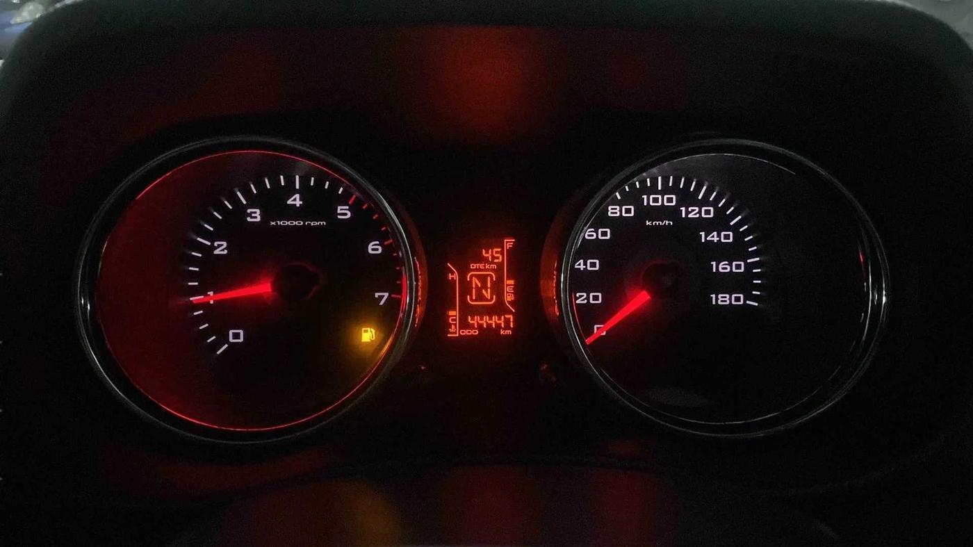 2016 Mahindra TUV300 T8 AMT, Diesel, Automatic, 44,459 km, Odometer Image