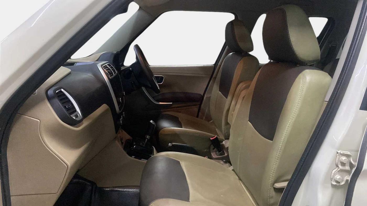 2016 Mahindra TUV300 T8 AMT, Diesel, Automatic, 44,459 km, Right Side Front Door Cabin