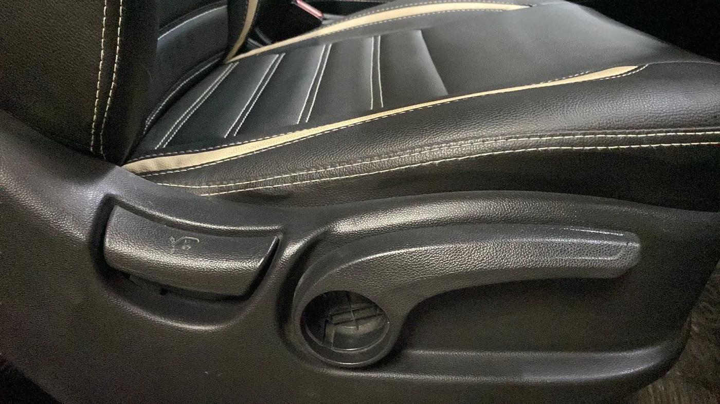 2015 Hyundai Creta SX PLUS AT 1.6 DIESEL, Diesel, Automatic, 1,12,447 km, Driver Side Adjustment Panel