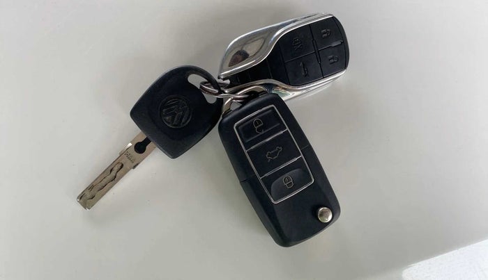 2021 Volkswagen Polo TRENDLINE 1.0L, Petrol, Manual, 33,803 km, Key Close Up