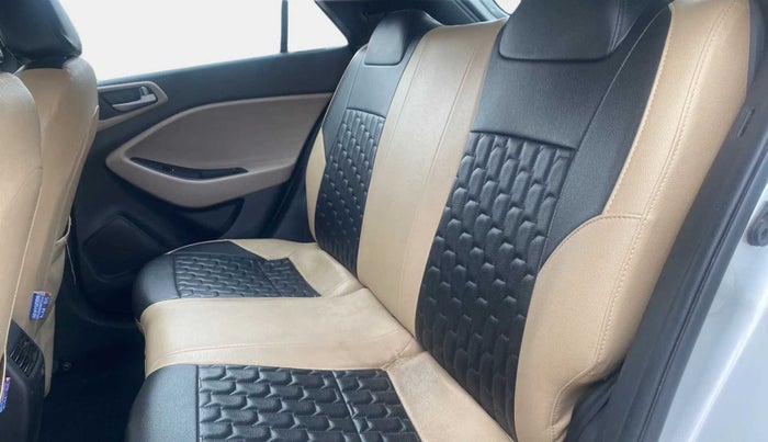 2018 Hyundai Elite i20 SPORTZ 1.2, Petrol, Manual, 73,226 km, Right Side Rear Door Cabin