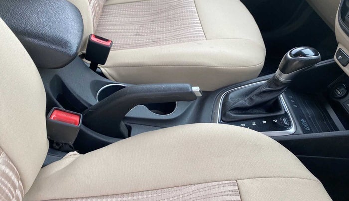 2018 Hyundai Verna 1.6 VTVT SX (O) AT, Petrol, Automatic, 96,729 km, Gear Lever