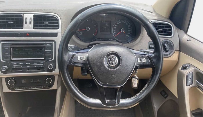 2015 Volkswagen Vento HIGHLINE 1.6 MPI, Petrol, Manual, 76,237 km, Steering Wheel Close Up