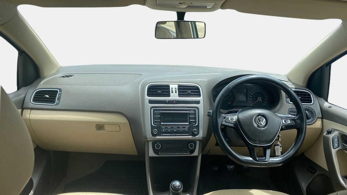 2015 Volkswagen Vento HIGHLINE 1.6 MPI, Petrol, Manual, 76,237 km, Dashboard