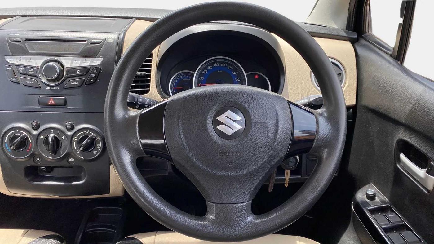 2017 Maruti Wagon R 1.0 VXI+, Petrol, Manual, 73,427 km, Steering Wheel Close Up