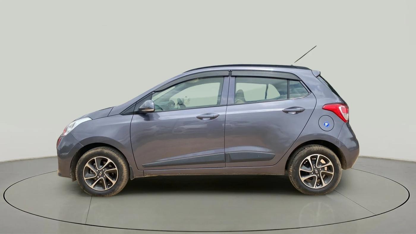 2017 Hyundai Grand i10 SPORTZ (O) AT 1.2 KAPPA VTVT, Petrol, Automatic, 31,654 km, Left Side