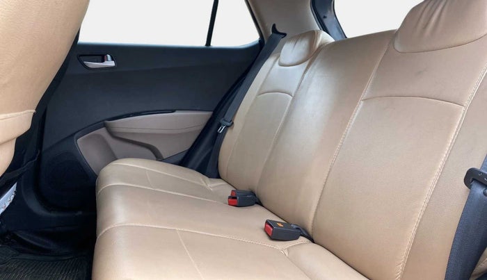 2017 Hyundai Grand i10 SPORTZ (O) AT 1.2 KAPPA VTVT, Petrol, Automatic, 31,654 km, Right Side Rear Door Cabin