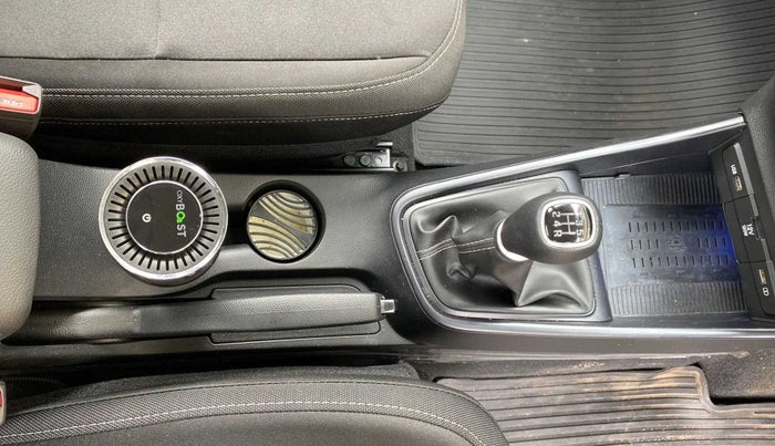 2023 Hyundai NEW I20 ASTA (O) 1.2 MT, Petrol, Manual, 2,047 km, Gear Lever